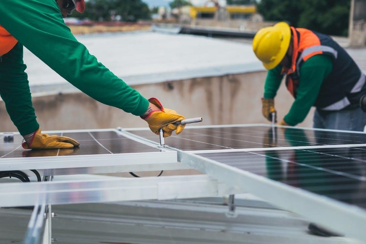 solar technicians installing solar panels